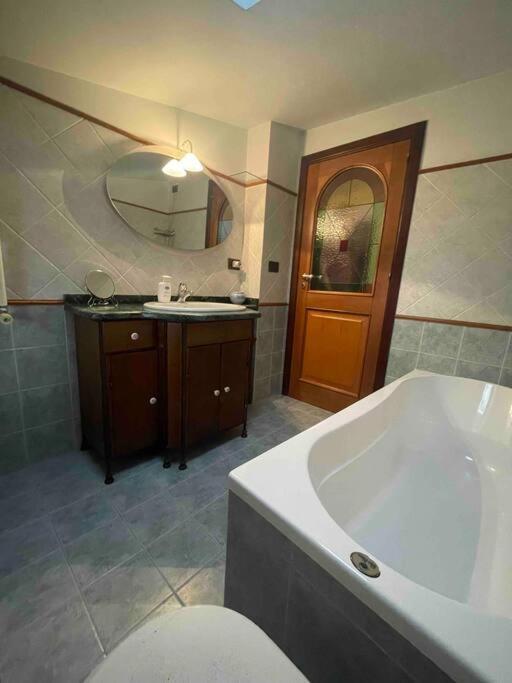 Apartament La Casa Nel Cortile Castelbuono  Zewnętrze zdjęcie